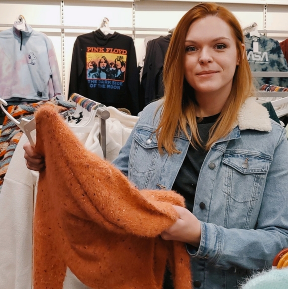 Meet your Posher, Alicia - Picture 2 of 5